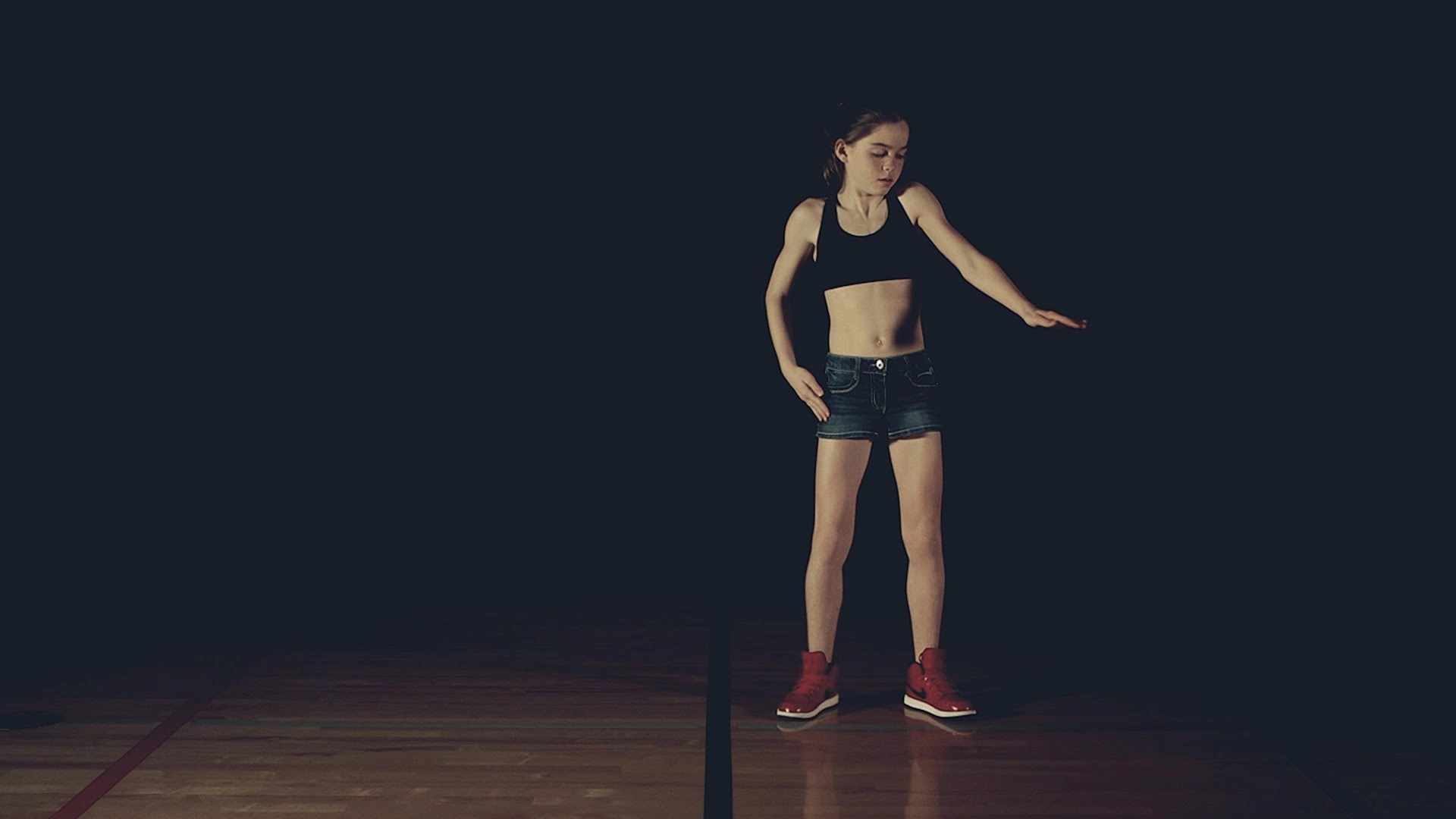 Esta niña aprendió a bailar viendo vídeos en Youtube ¡Baila espectacular!