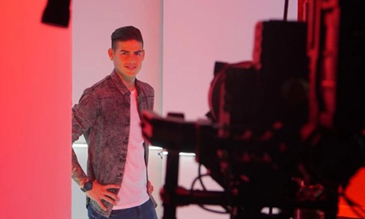 James calienta las redes sociales con un video