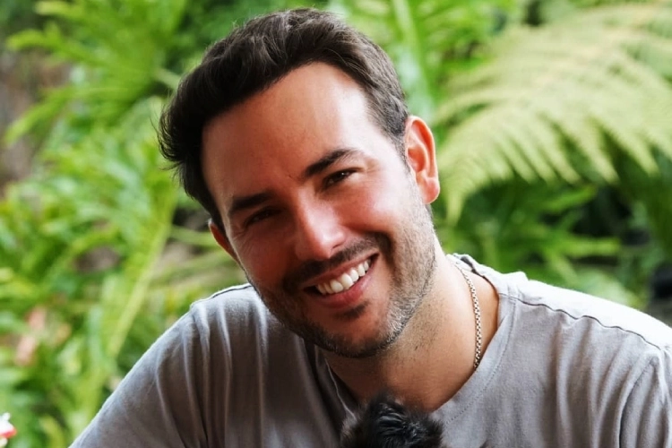miro atras para que no se me olvide nunca de donde vengo son palabras de este famoso de la actuacion que ahora puede ver su pasado por un lujoso espejo