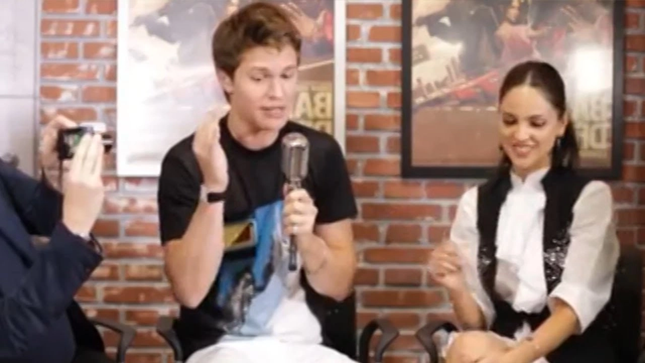 ¡Vaya rumba! Mira como se divierte Ansel Elgort cantando Despacito a dueto con Eiza González