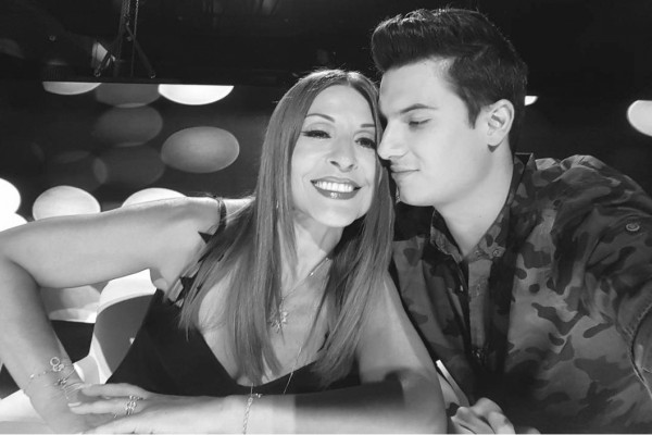 la diva de colombia amparo grisales volvio a ser noticia en el programa yo me llamo esta vez beso a uno de los invitados que estuvo cantando en el show