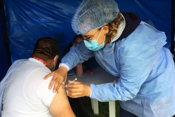 colombia logro un acuerdo para traer al pais 1 2 millones de vacunas moderna